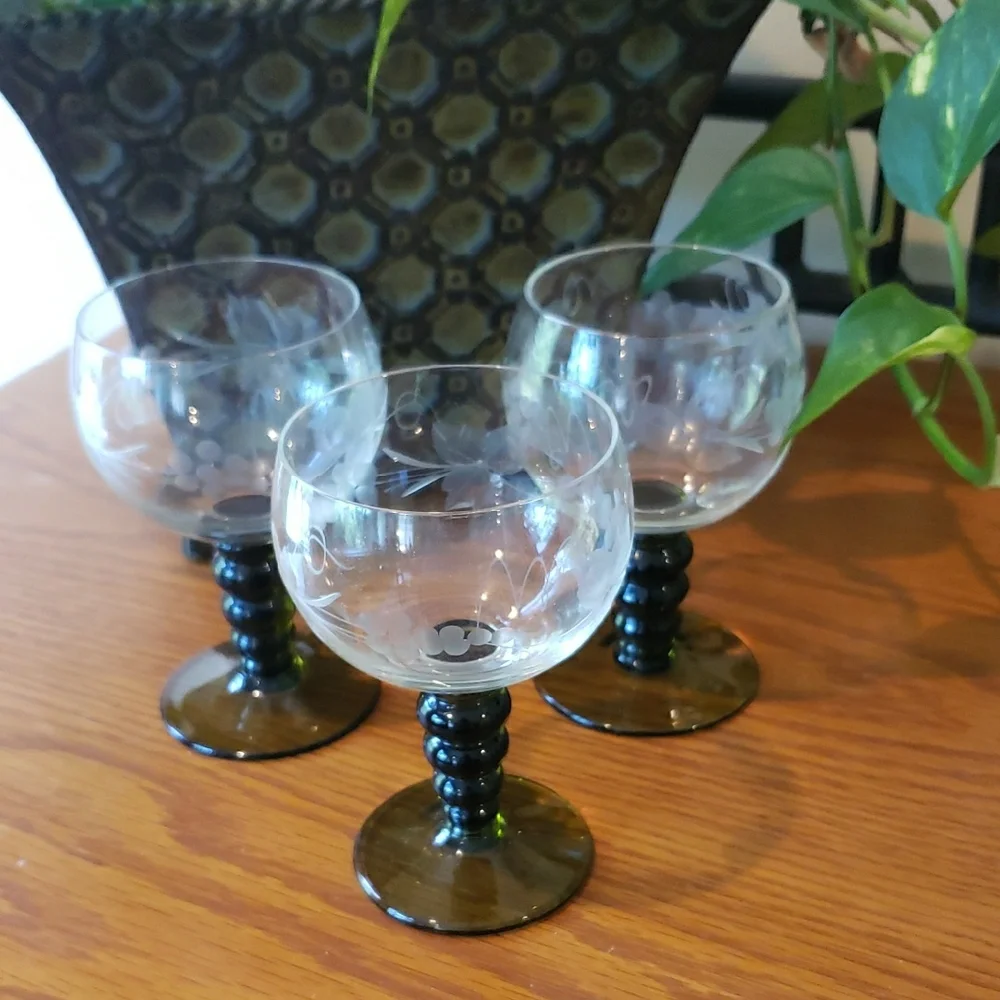 Vtg (3) Etched Grapevine Wine Glasses with Green Stems- 4 Oz
